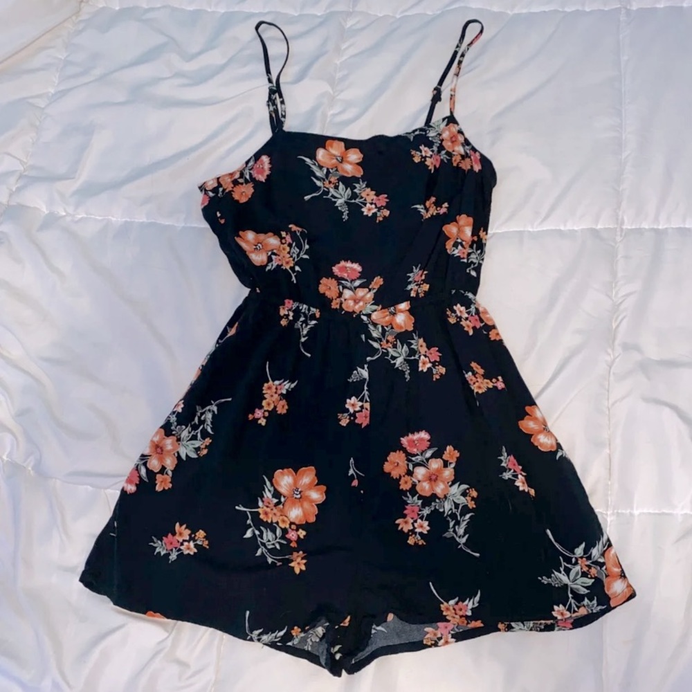 H&M DIVIDED black floral romper